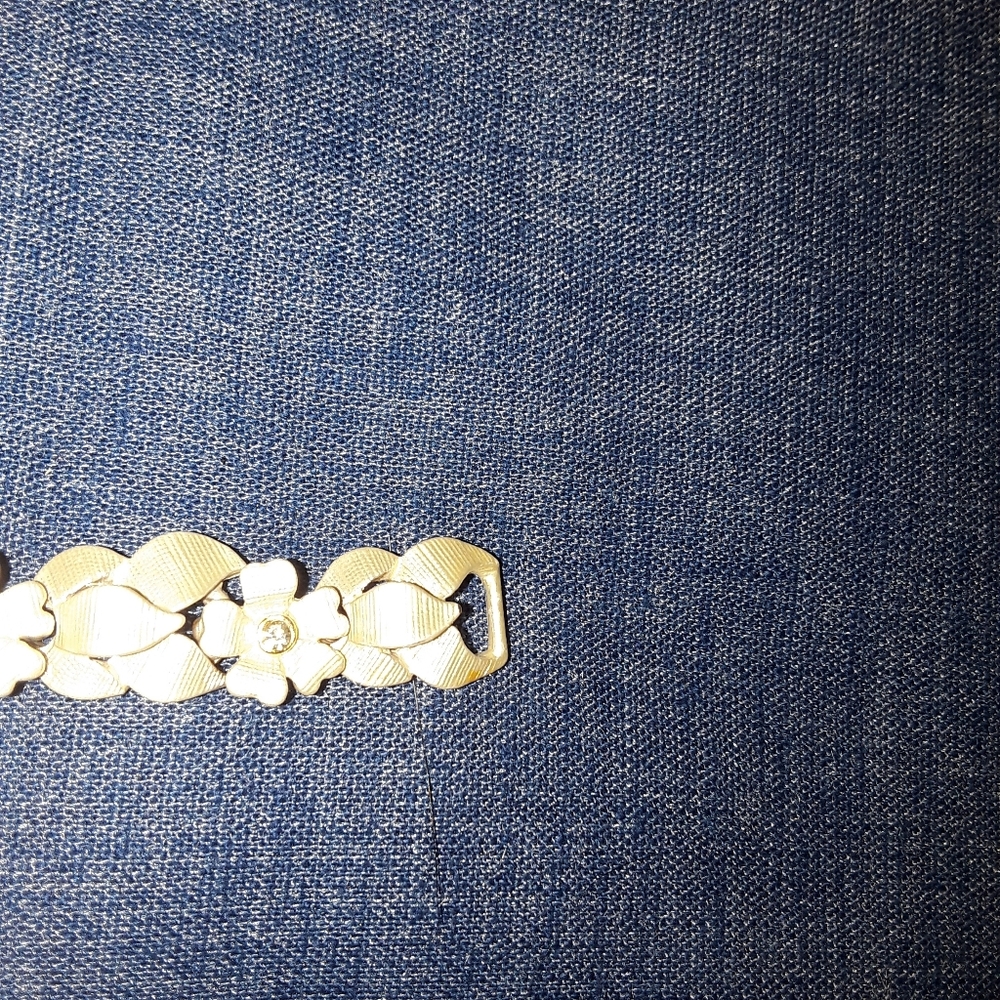 Flower Bracelet - Picture 2 of 7